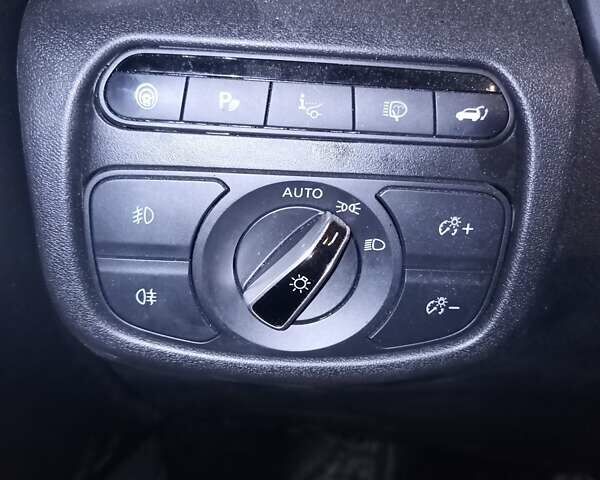 Синий Инфинити QX50, объемом двигателя 2 л и пробегом 40 тыс. км за 49000 $, фото 3 на Automoto.ua