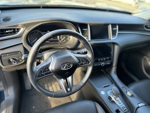 Синій Інфініті QX50, об'ємом двигуна 2 л та пробігом 58 тис. км за 17900 $, фото 6 на Automoto.ua