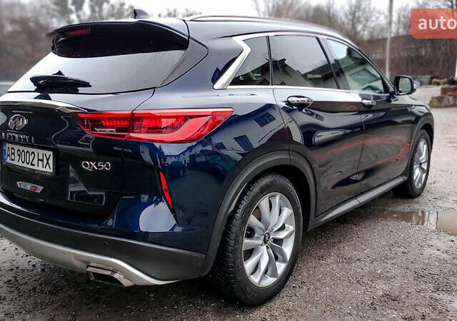 Синий Инфинити QX50, объемом двигателя 2 л и пробегом 60 тыс. км за 33500 $, фото 1 на Automoto.ua