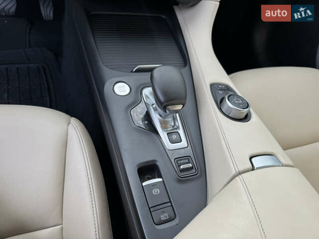 Синій Інфініті QX50, об'ємом двигуна 2 л та пробігом 45 тис. км за 17900 $, фото 24 на Automoto.ua