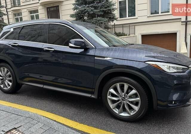 Синий Инфинити QX50, объемом двигателя 2 л и пробегом 37 тыс. км за 25300 $, фото 3 на Automoto.ua