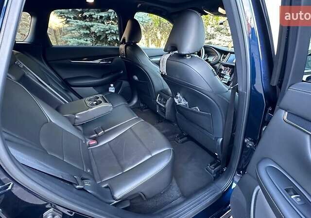 Синий Инфинити QX50, объемом двигателя 2 л и пробегом 19 тыс. км за 49000 $, фото 9 на Automoto.ua