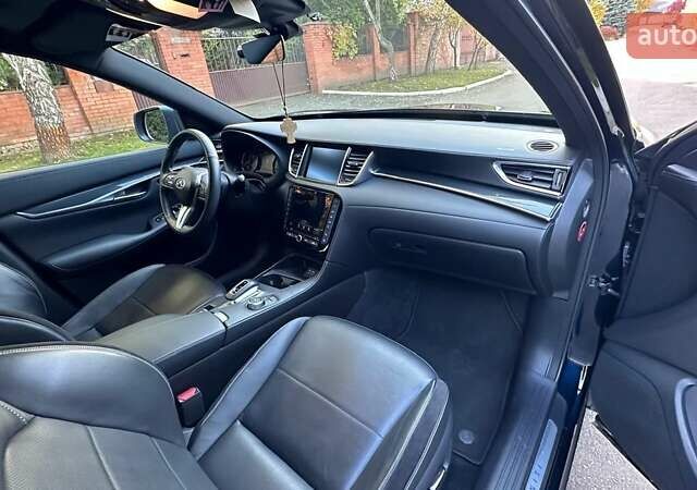 Синий Инфинити QX50, объемом двигателя 2 л и пробегом 19 тыс. км за 49000 $, фото 1 на Automoto.ua