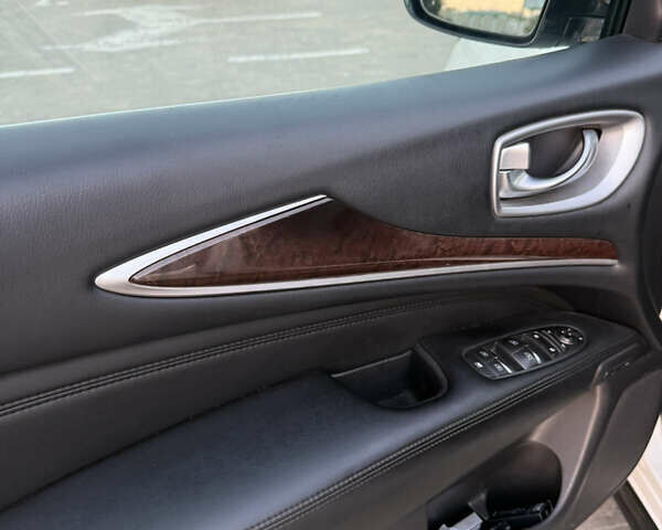 Белый Инфинити QX60, объемом двигателя 2.5 л и пробегом 188 тыс. км за 17000 $, фото 18 на Automoto.ua