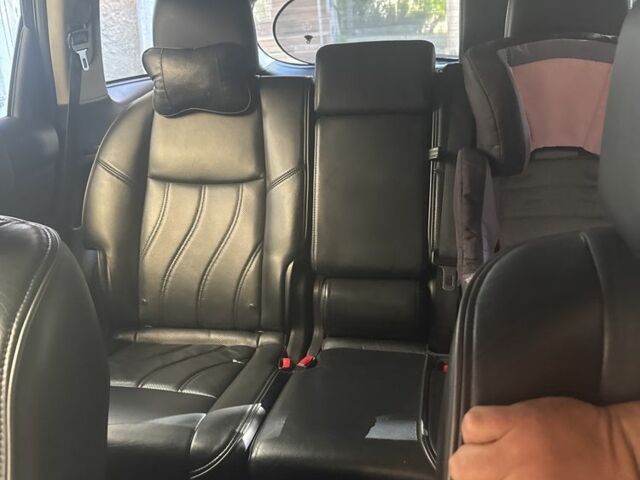 Белый Инфинити QX60, объемом двигателя 2.5 л и пробегом 186 тыс. км за 10900 $, фото 4 на Automoto.ua