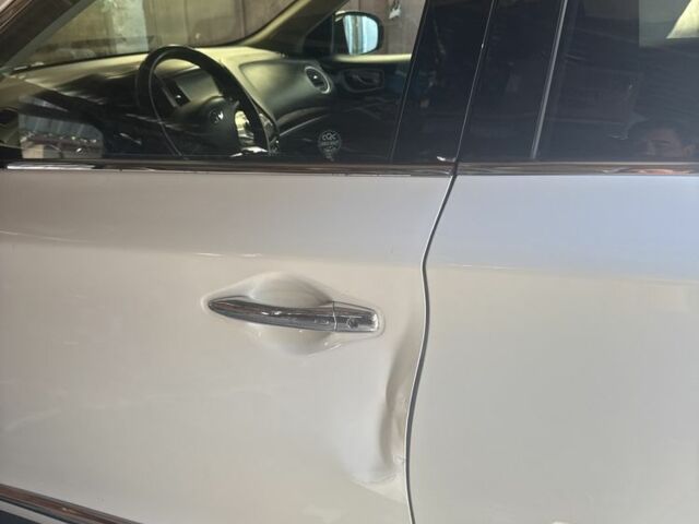 Белый Инфинити QX60, объемом двигателя 2.5 л и пробегом 186 тыс. км за 10900 $, фото 1 на Automoto.ua