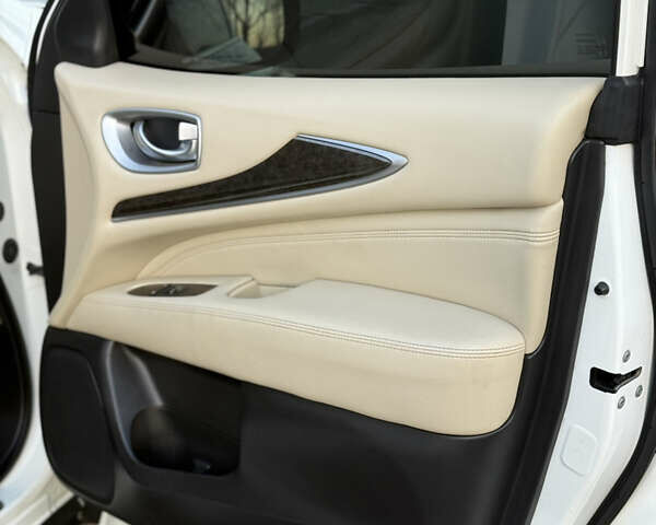Белый Инфинити QX60, объемом двигателя 3.5 л и пробегом 153 тыс. км за 12999 $, фото 17 на Automoto.ua