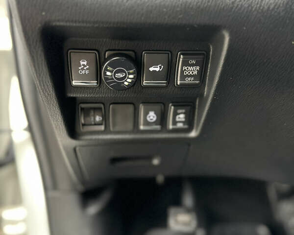 Белый Инфинити QX60, объемом двигателя 3.5 л и пробегом 190 тыс. км за 15700 $, фото 23 на Automoto.ua