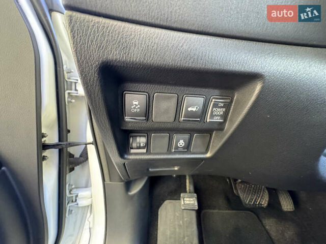 Белый Инфинити QX60, объемом двигателя 3.5 л и пробегом 264 тыс. км за 13000 $, фото 11 на Automoto.ua