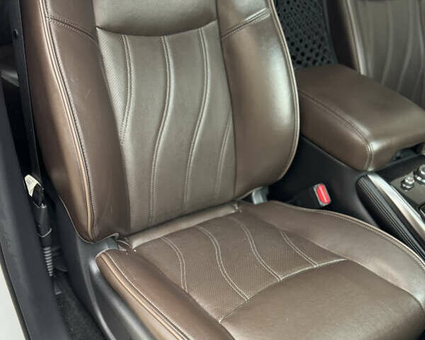 Белый Инфинити QX60, объемом двигателя 3.5 л и пробегом 190 тыс. км за 15700 $, фото 27 на Automoto.ua