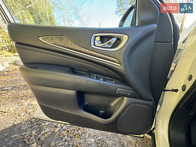 Белый Инфинити QX60, объемом двигателя 3.5 л и пробегом 264 тыс. км за 13000 $, фото 13 на Automoto.ua