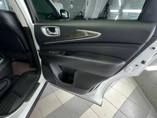 Белый Инфинити QX60, объемом двигателя 2.5 л и пробегом 208 тыс. км за 14500 $, фото 5 на Automoto.ua