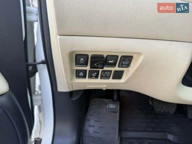 Белый Инфинити QX60, объемом двигателя 3.5 л и пробегом 156 тыс. км за 18000 $, фото 14 на Automoto.ua