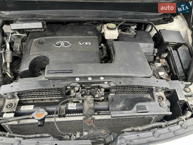 Белый Инфинити QX60, объемом двигателя 3.5 л и пробегом 142 тыс. км за 18000 $, фото 17 на Automoto.ua