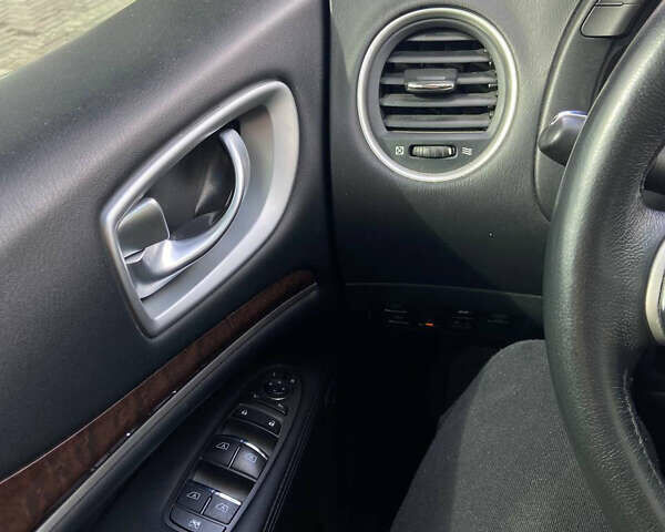 Белый Инфинити QX60, объемом двигателя 3.5 л и пробегом 186 тыс. км за 13700 $, фото 18 на Automoto.ua