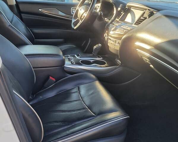 Белый Инфинити QX60, объемом двигателя 3.5 л и пробегом 156 тыс. км за 16700 $, фото 7 на Automoto.ua