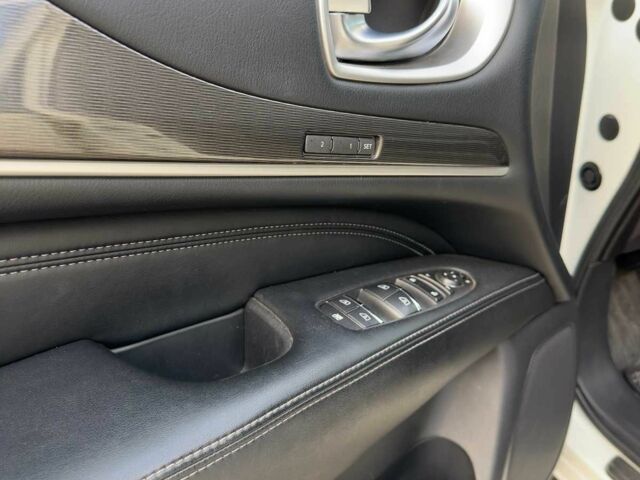 Білий Інфініті QX60, об'ємом двигуна 0 л та пробігом 120 тис. км за 17700 $, фото 6 на Automoto.ua