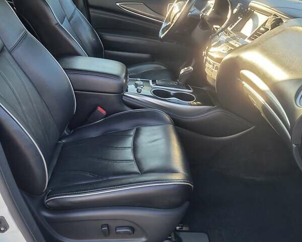 Белый Инфинити QX60, объемом двигателя 3.5 л и пробегом 156 тыс. км за 16700 $, фото 13 на Automoto.ua