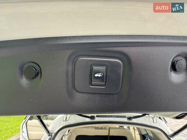 Белый Инфинити QX60, объемом двигателя 3.5 л и пробегом 103 тыс. км за 22999 $, фото 75 на Automoto.ua