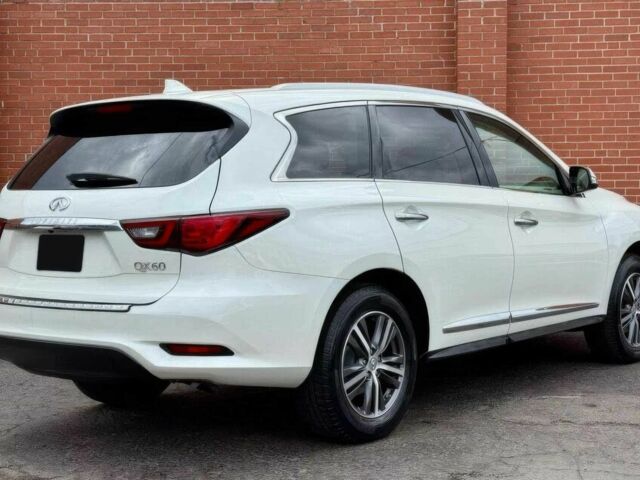 Белый Инфинити QX60, объемом двигателя 3.5 л и пробегом 47 тыс. км за 6000 $, фото 3 на Automoto.ua