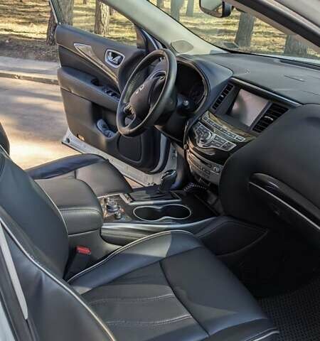 Белый Инфинити QX60, объемом двигателя 3.5 л и пробегом 77 тыс. км за 25000 $, фото 4 на Automoto.ua