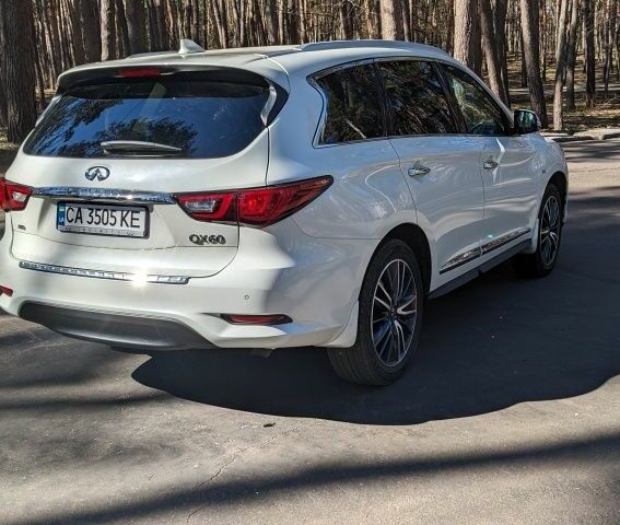 Белый Инфинити QX60, объемом двигателя 3.5 л и пробегом 77 тыс. км за 25000 $, фото 5 на Automoto.ua