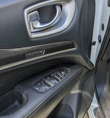 Белый Инфинити QX60, объемом двигателя 3.5 л и пробегом 67 тыс. км за 26000 $, фото 23 на Automoto.ua
