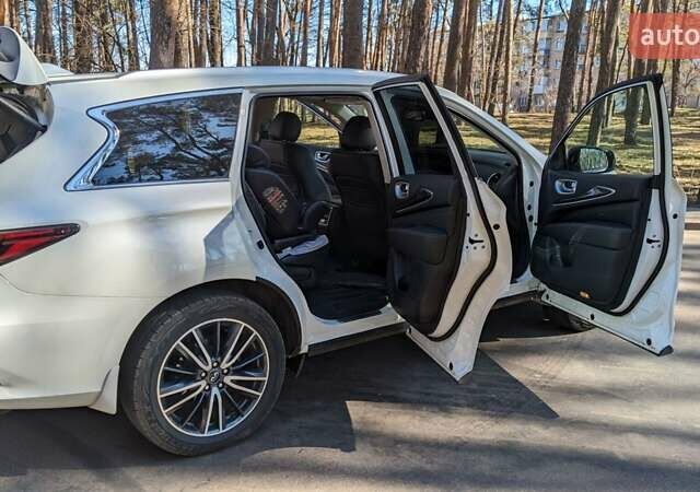 Белый Инфинити QX60, объемом двигателя 3.5 л и пробегом 77 тыс. км за 25000 $, фото 8 на Automoto.ua