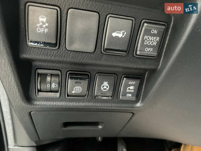 Черный Инфинити QX60, объемом двигателя 2.5 л и пробегом 174 тыс. км за 12800 $, фото 10 на Automoto.ua