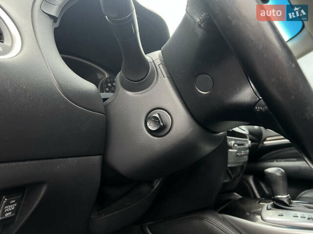 Черный Инфинити QX60, объемом двигателя 3.5 л и пробегом 200 тыс. км за 11500 $, фото 25 на Automoto.ua