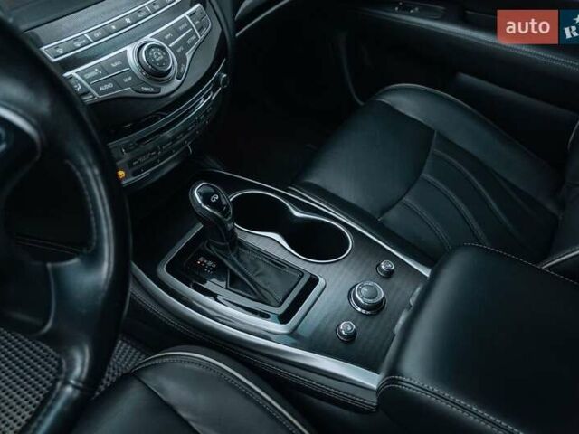 Чорний Інфініті QX60, об'ємом двигуна 3.5 л та пробігом 109 тис. км за 22000 $, фото 41 на Automoto.ua