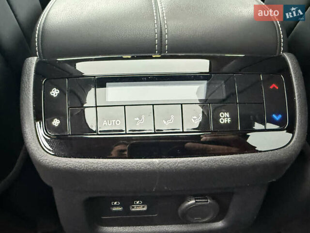 Чорний Інфініті QX60, об'ємом двигуна 3.5 л та пробігом 21 тис. км за 37500 $, фото 21 на Automoto.ua