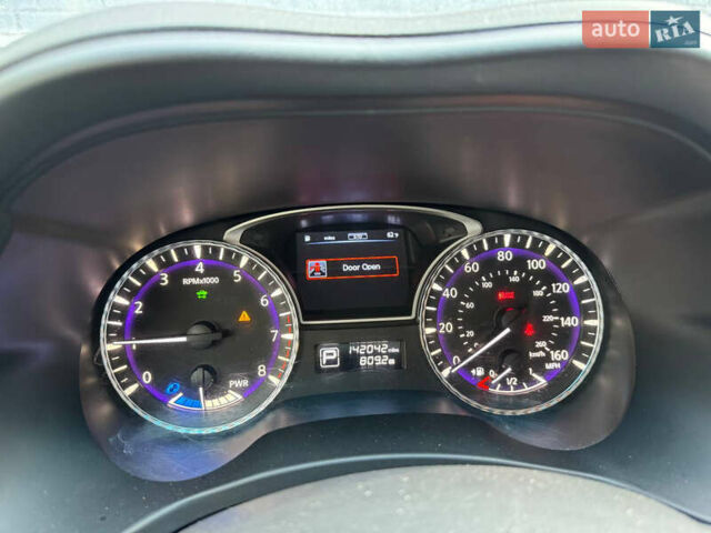 Инфинити QX60, объемом двигателя 2.5 л и пробегом 200 тыс. км за 13000 $, фото 2 на Automoto.ua