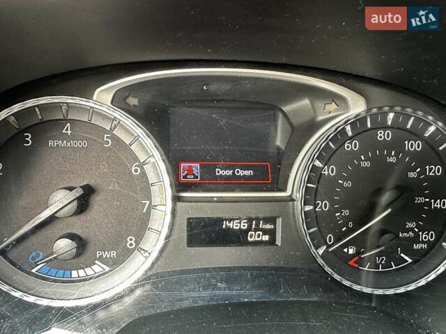 Серый Инфинити QX60, объемом двигателя 2.5 л и пробегом 240 тыс. км за 8800 $, фото 1 на Automoto.ua