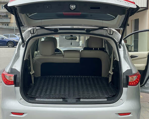Серый Инфинити QX60, объемом двигателя 3.5 л и пробегом 190 тыс. км за 12500 $, фото 4 на Automoto.ua
