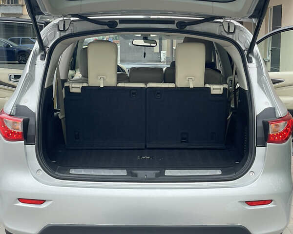 Серый Инфинити QX60, объемом двигателя 3.5 л и пробегом 190 тыс. км за 12500 $, фото 5 на Automoto.ua