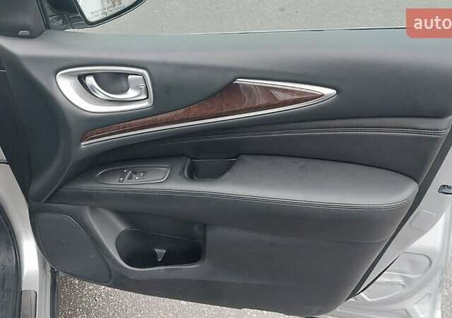 Серый Инфинити QX60, объемом двигателя 2.5 л и пробегом 170 тыс. км за 12000 $, фото 13 на Automoto.ua