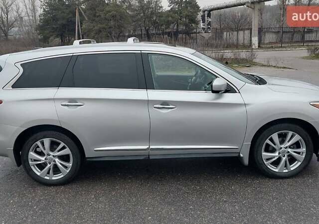 Серый Инфинити QX60, объемом двигателя 2.5 л и пробегом 170 тыс. км за 12000 $, фото 1 на Automoto.ua