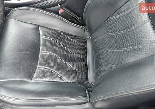 Серый Инфинити QX60, объемом двигателя 2.5 л и пробегом 170 тыс. км за 12000 $, фото 12 на Automoto.ua