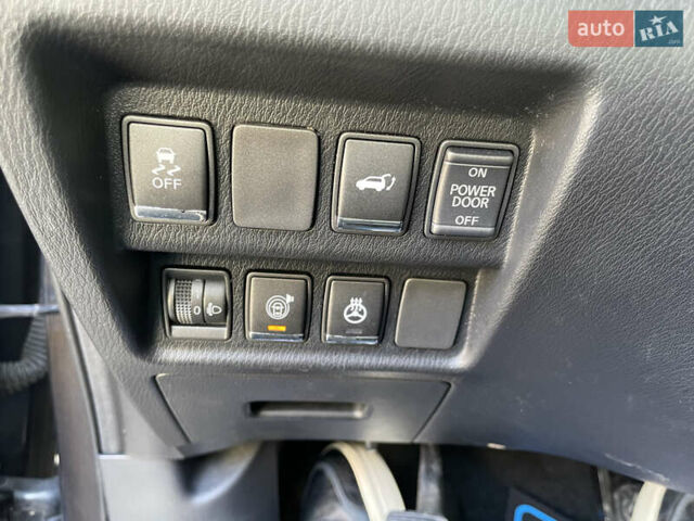 Сірий Інфініті QX60, об'ємом двигуна 0 л та пробігом 178 тис. км за 12800 $, фото 8 на Automoto.ua