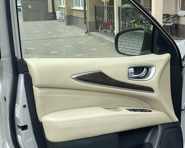 Серый Инфинити QX60, объемом двигателя 3.5 л и пробегом 190 тыс. км за 12500 $, фото 8 на Automoto.ua