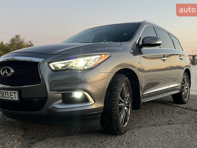 Серый Инфинити QX60, объемом двигателя 3.5 л и пробегом 161 тыс. км за 23000 $, фото 2 на Automoto.ua