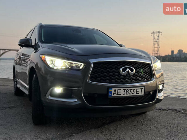 Серый Инфинити QX60, объемом двигателя 3.5 л и пробегом 161 тыс. км за 23000 $, фото 4 на Automoto.ua