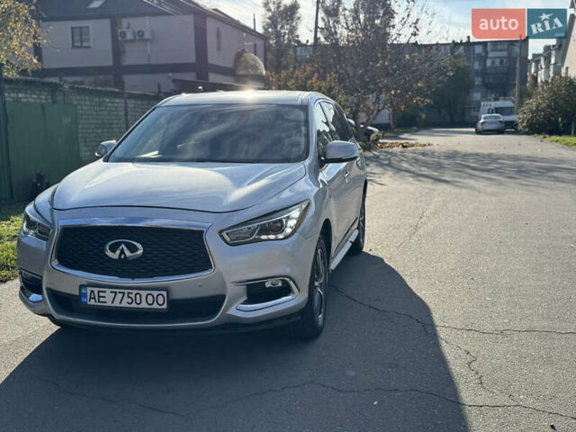 Серый Инфинити QX60, объемом двигателя 3.5 л и пробегом 177 тыс. км за 17500 $, фото 6 на Automoto.ua