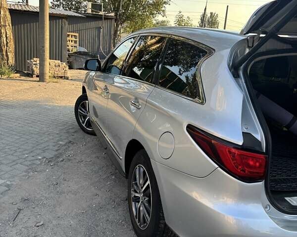 Сірий Інфініті QX60, об'ємом двигуна 3.5 л та пробігом 175 тис. км за 17500 $, фото 1 на Automoto.ua