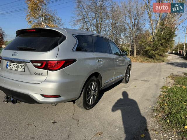 Серый Инфинити QX60, объемом двигателя 3.5 л и пробегом 177 тыс. км за 17500 $, фото 3 на Automoto.ua