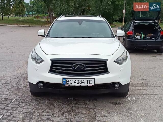 Белый Инфинити QX70, объемом двигателя 2.99 л и пробегом 210 тыс. км за 16600 $, фото 9 на Automoto.ua