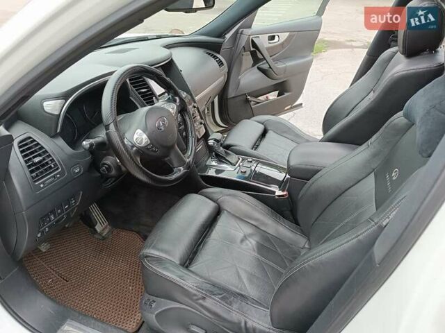 Белый Инфинити QX70, объемом двигателя 2.99 л и пробегом 210 тыс. км за 16600 $, фото 18 на Automoto.ua