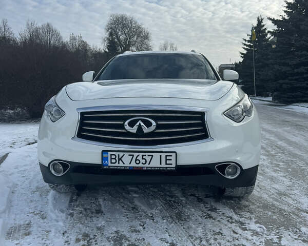 Білий Інфініті QX70, об'ємом двигуна 3.7 л та пробігом 196 тис. км за 18000 $, фото 1 на Automoto.ua