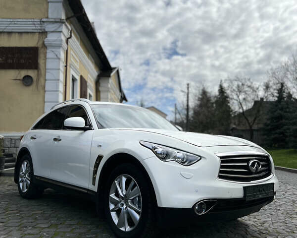 Білий Інфініті QX70, об'ємом двигуна 2.99 л та пробігом 110 тис. км за 23500 $, фото 8 на Automoto.ua